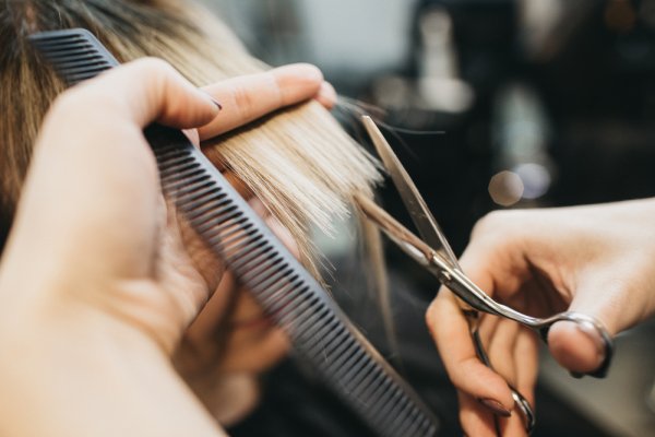 Razor Cut: Seni dan Sains Potongan Rambut yang Presisi